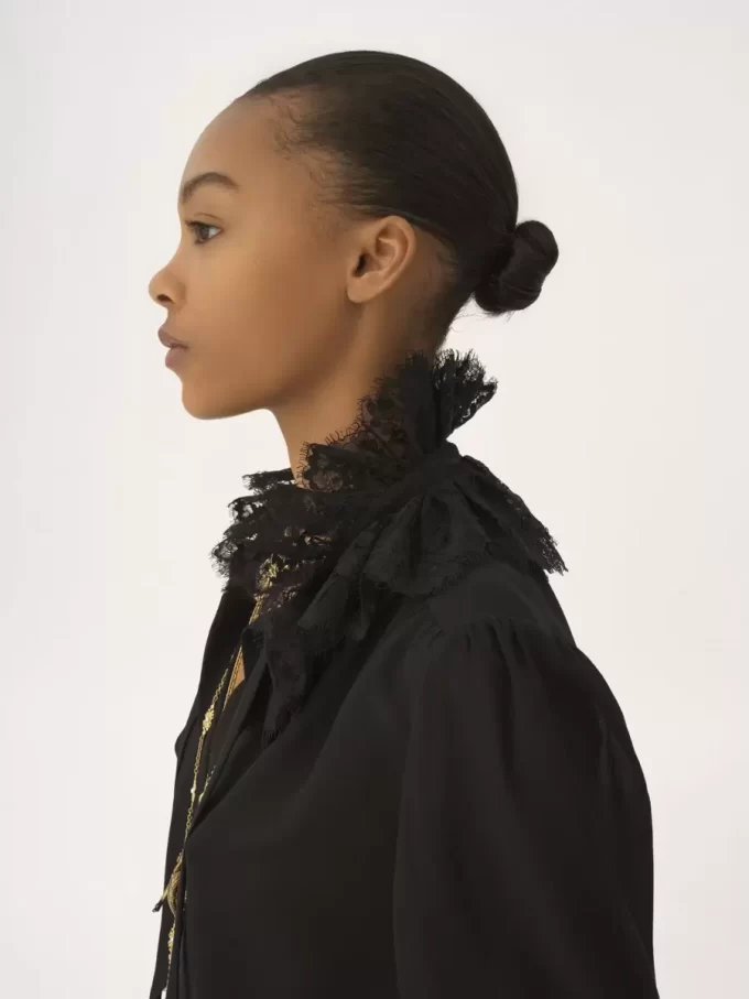 Fluid blouse in silk georgette & lace