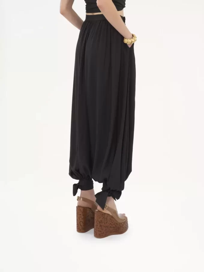 Fluid pleated pants in silk charmeuse