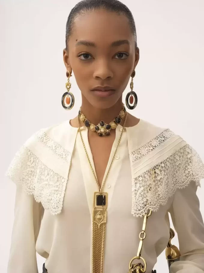 Gathered blouse in crêpe de chine & lace