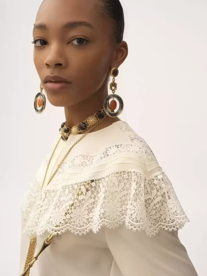 Gathered blouse in crêpe de chine & lace