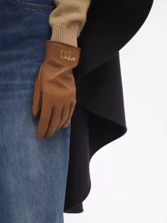 The Chloé Iconic gloves in leather
